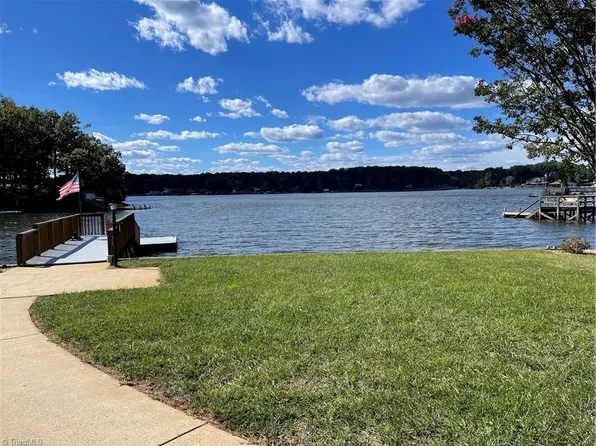 1565 Shoreline Dr, Lexington, NC 27292