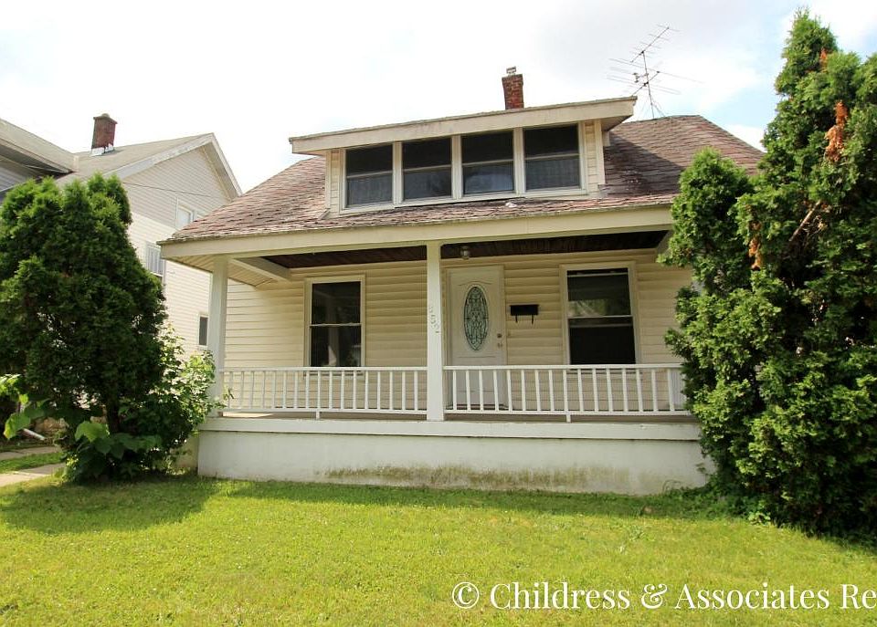 1st image of 852 Oakdale St SE