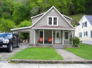 1354 Fairview St, Grundy, VA 24614