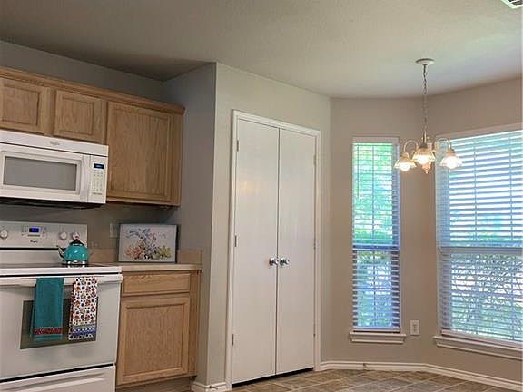 5th image of 104 Chesterfield Cir