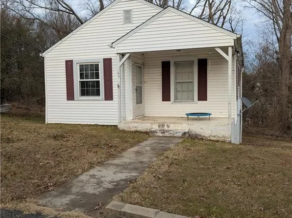 165 Harris Ave, Elkin, NC 28621
