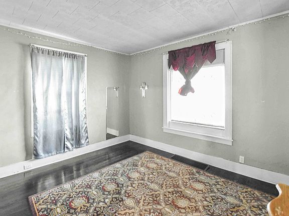 4th image of 15604 Loomis Ave