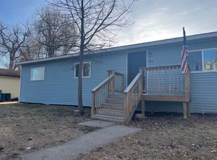 911 S Woodland Dr, Mandan, ND 58554