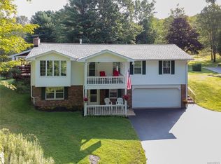 686 W Falls Rd, West Falls, NY 14170