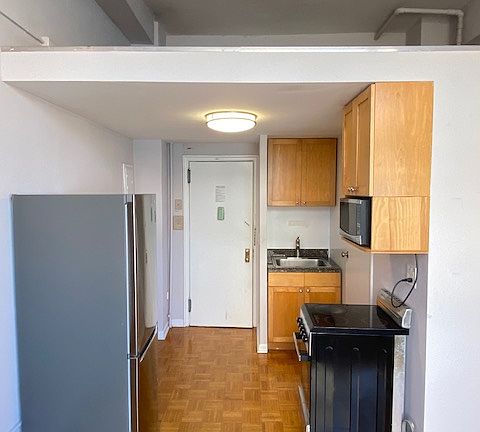 5th image of 223 2nd Ave APT 2C