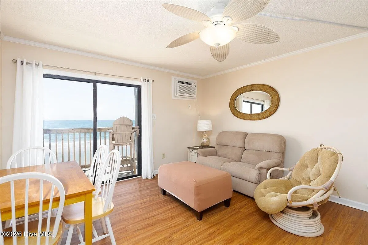 1 bed, 1.0 bath, $1,350 — Photo 3