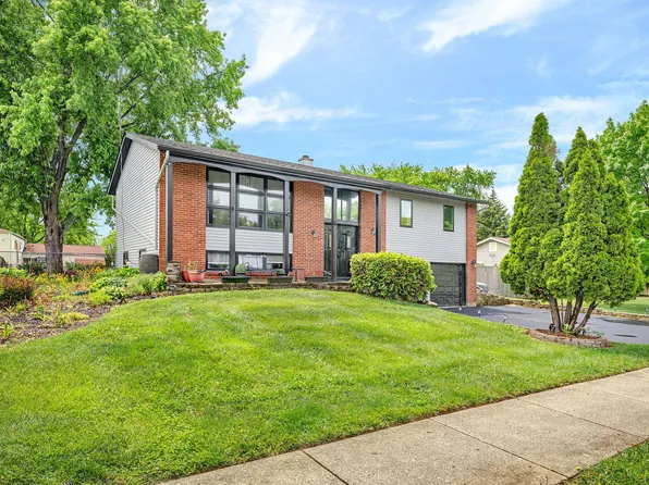 551 Falcon Ridge Way, Bolingbrook, IL 60440