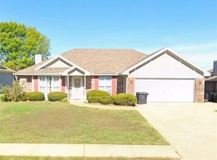 1007 Foxridge Dr, Warrensburg, MO 64093