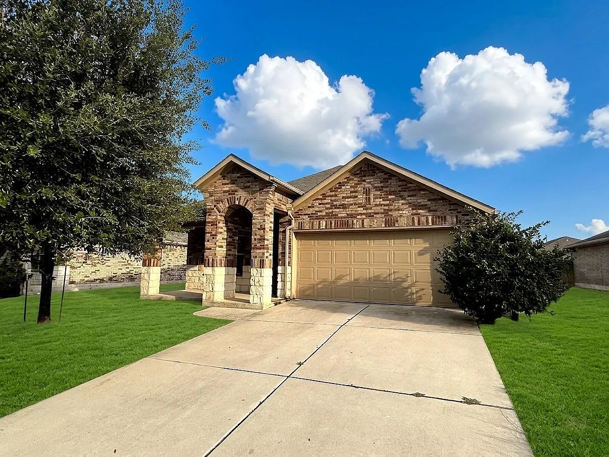 3 bed, 2.0 bath, 1742 sqft, $2,100 — Photo 3