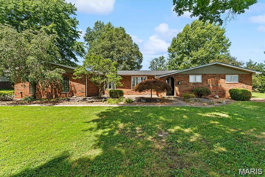 3 bed, 2.5 bath, 2336 sqft, $2,150 — Photo 1