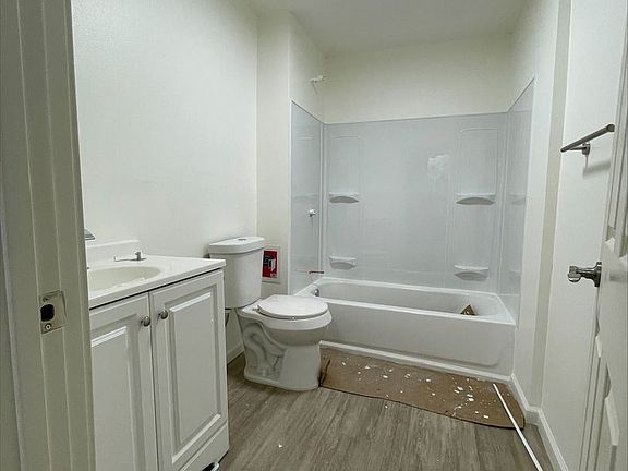 4th image of 802 E 34th St APT 14