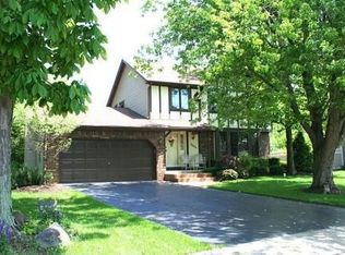 3684 Woodhaven Cir, Hamburg, NY