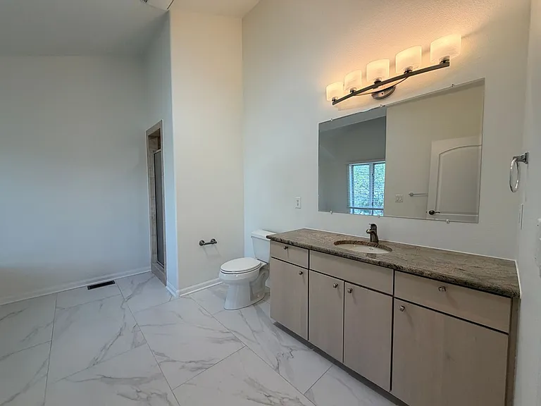 225 S Monroe St — Photo 14