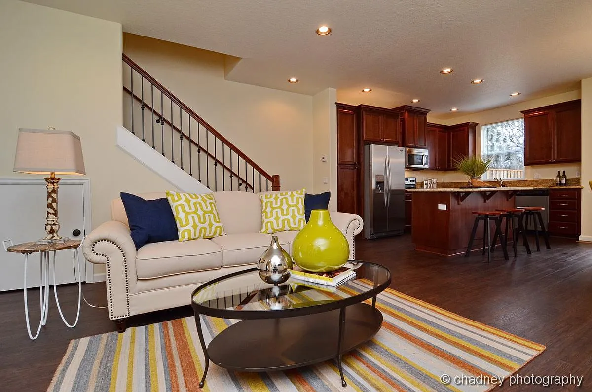 3 bed, 2.5 bath, 1880 sqft, $2,395 — Photo 2
