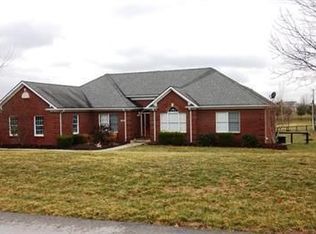 104 Squires Pointe Rd, Paris, KY 40361