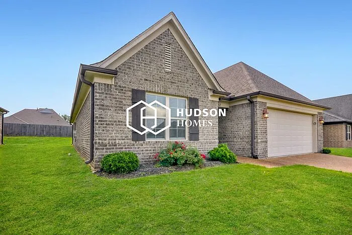 7902 Hemlock Dr — Photo 2