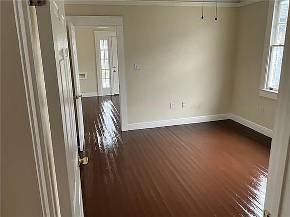 3rd image of 4716 Euphrosine St