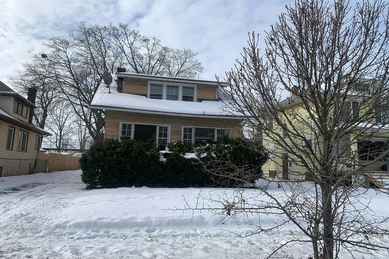 319 Curlew St photo 1