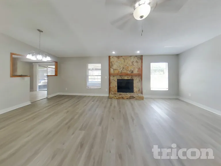 1020 Red Oak Cir — Photo 3