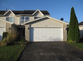 906 N Oak Creek Dr, Genoa, IL 60135