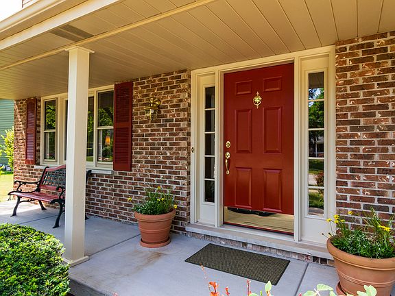 2nd image of 2401 Newport Dr