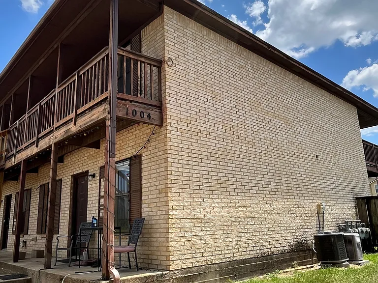 1004 Summer Court Cir #D — Photo 1