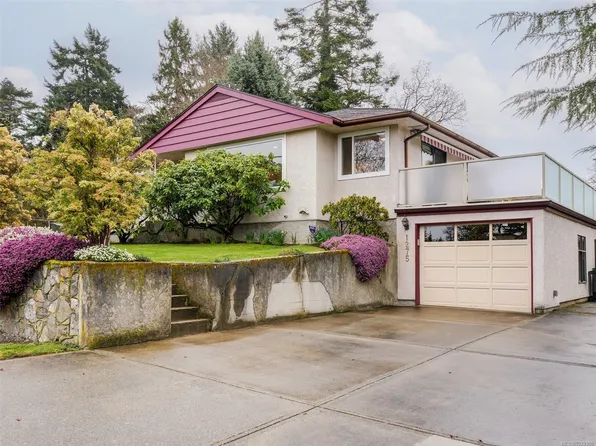 1275 Garkil Rd, Saanich, BC V8P 2L2