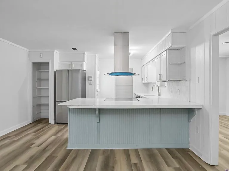 1499 S Peck Dr — Photo 2