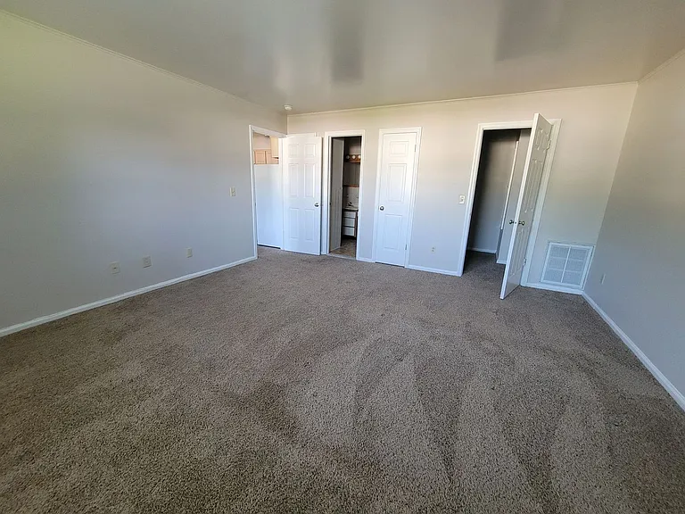 Country Gardens Apartments — Photo 21