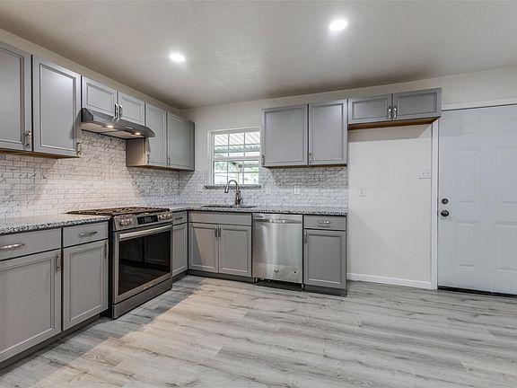 5th image of 2908 Scottsbluff Dr