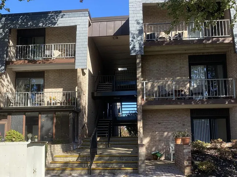 33 Stonehenge Cir #3 — Photo 27