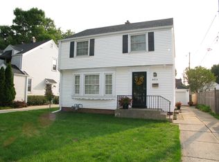 4814 N Hollywood Ave, Whitefish Bay, WI 53217