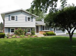 6 Flamingo Dr, Gates, NY 14624