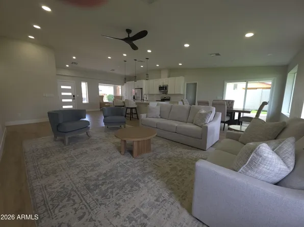116 E HELENA Drive, Phoenix, AZ 85022