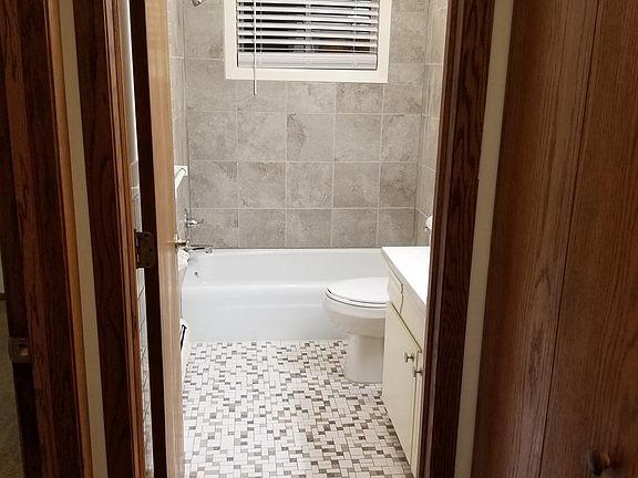 5th image of 60 Stevens St W APT 8