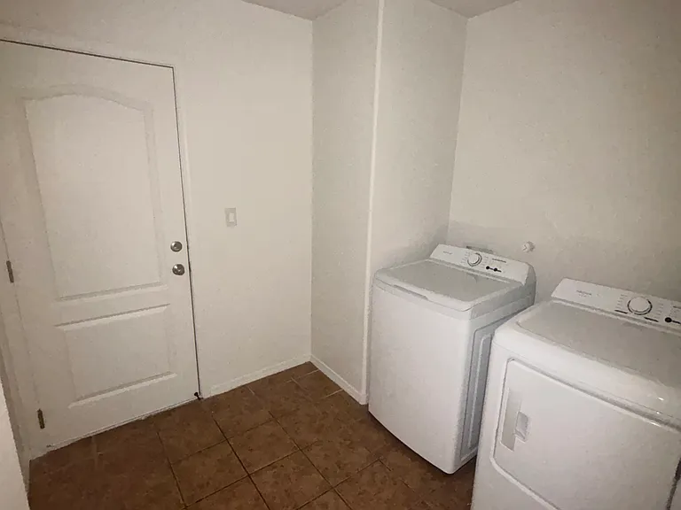1024 Waterfall Dr NE — Photo 7