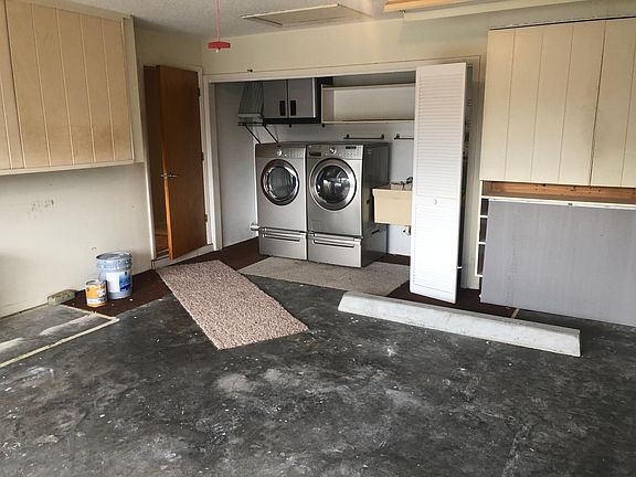 5th image of 3976 Villmoor Ln
