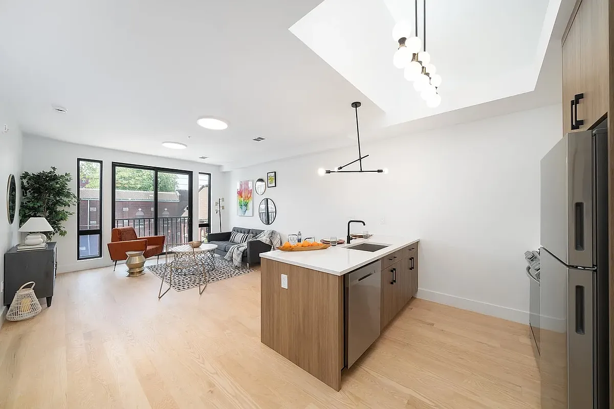 Building Photo - 10 Brinkerhoff St #303