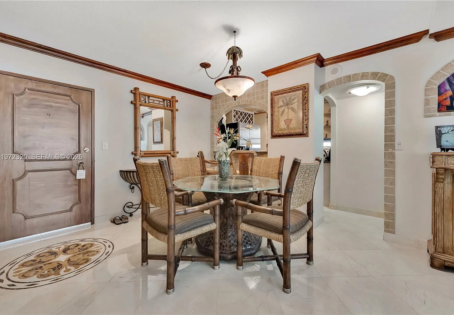 Oceanside Plaza Condo — Photo 4