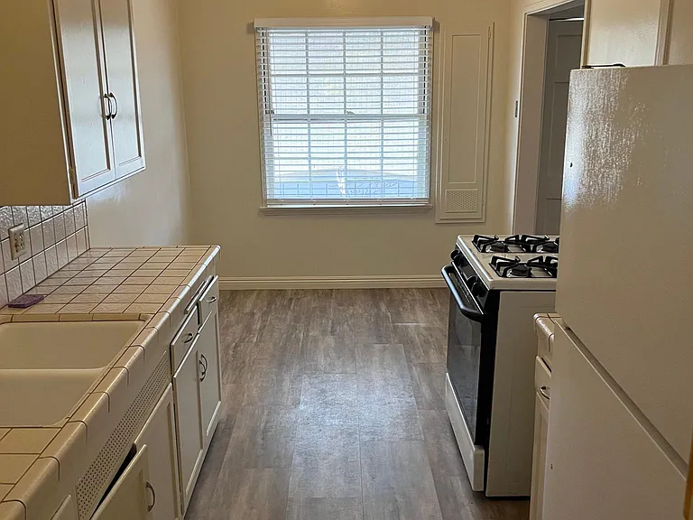 923 N Glendale Ave #10 — Photo 8
