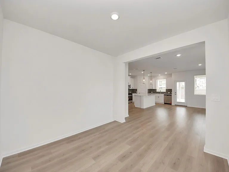 1043 Cedar Place Ln — Photo 9