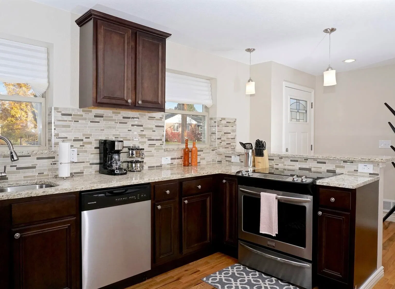 2901 Grape St — Photo 3