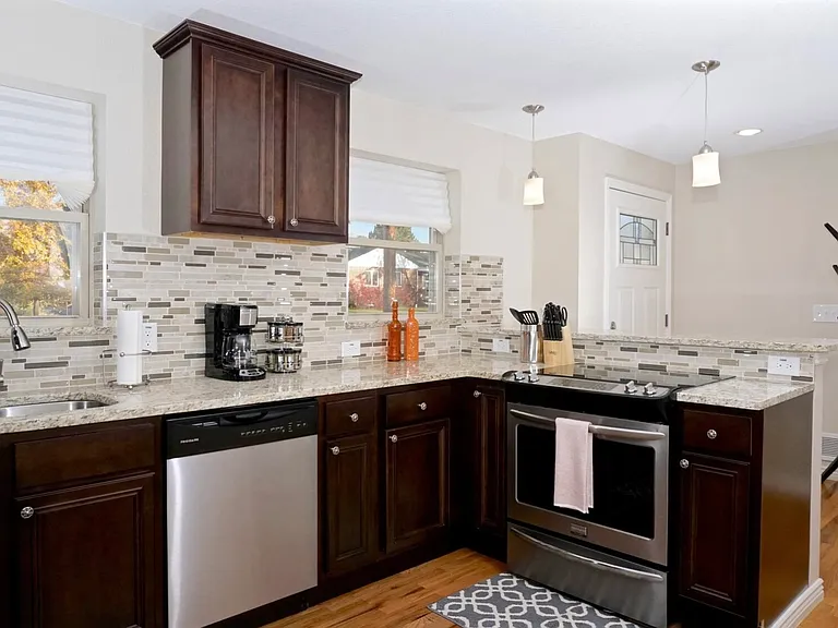 2901 Grape St — Photo 3