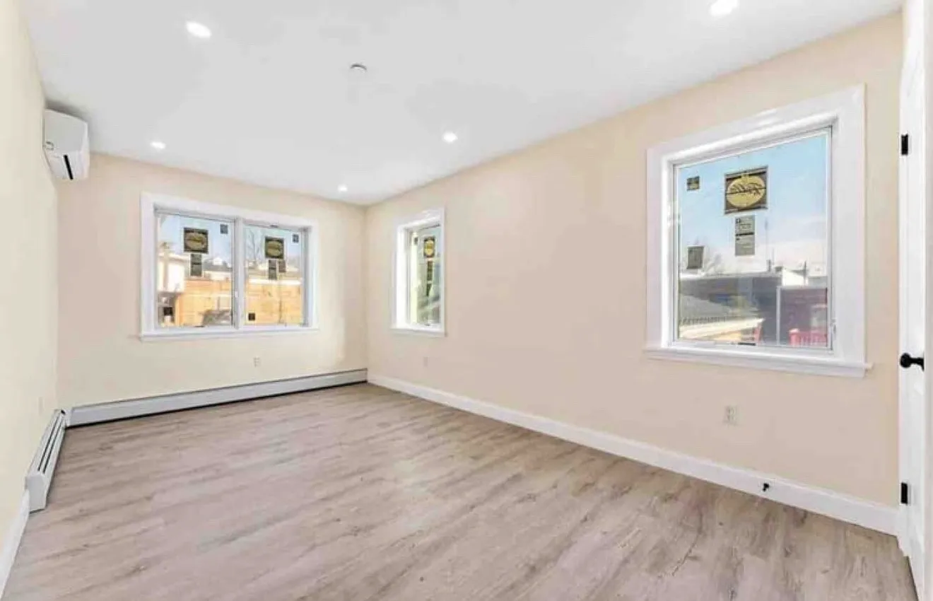 Eleven College Point Blvd, College Point — Photo 3