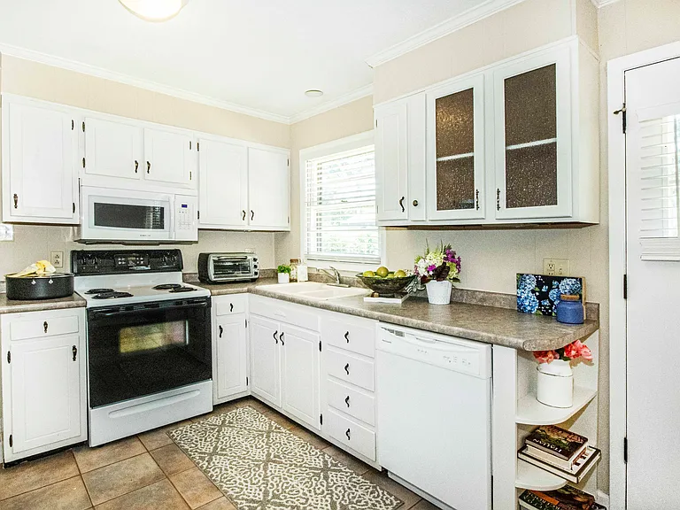 1621 Westgrove Dr — Photo 15