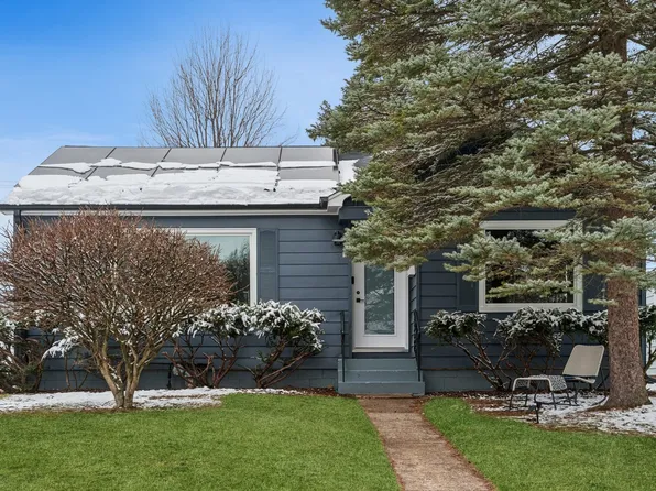 415 Prairie Ave, Libertyville, IL 60048