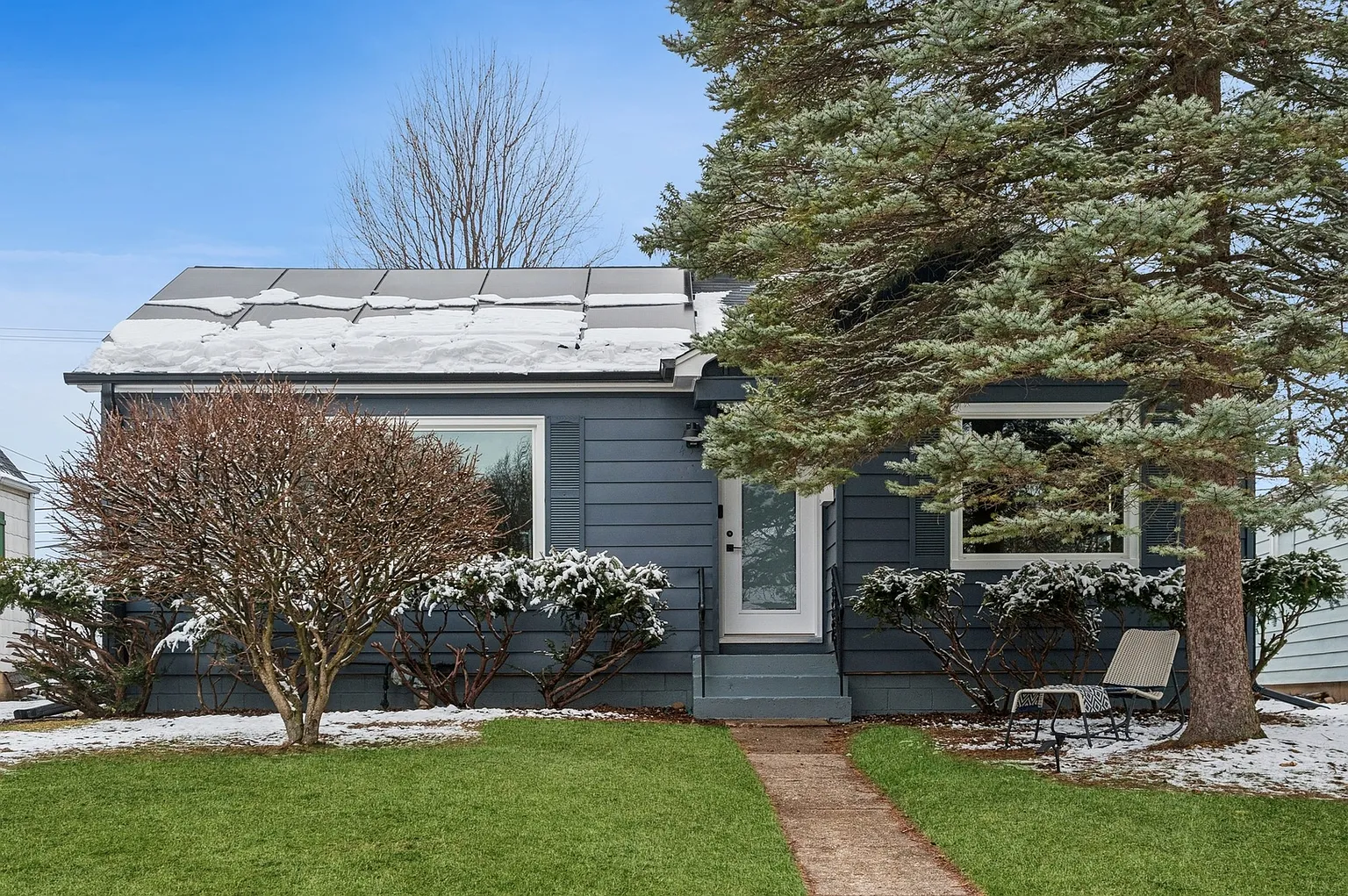 415 Prairie Ave photo 1