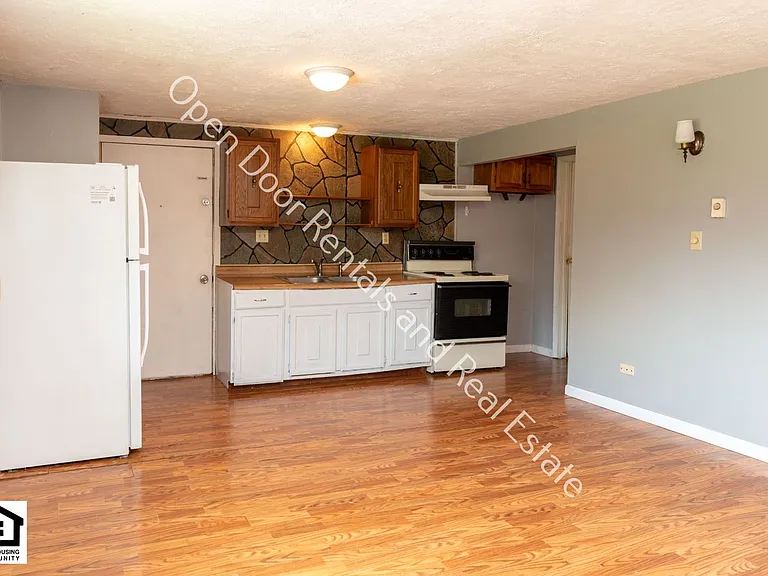 501 N Broadway St — Photo 9