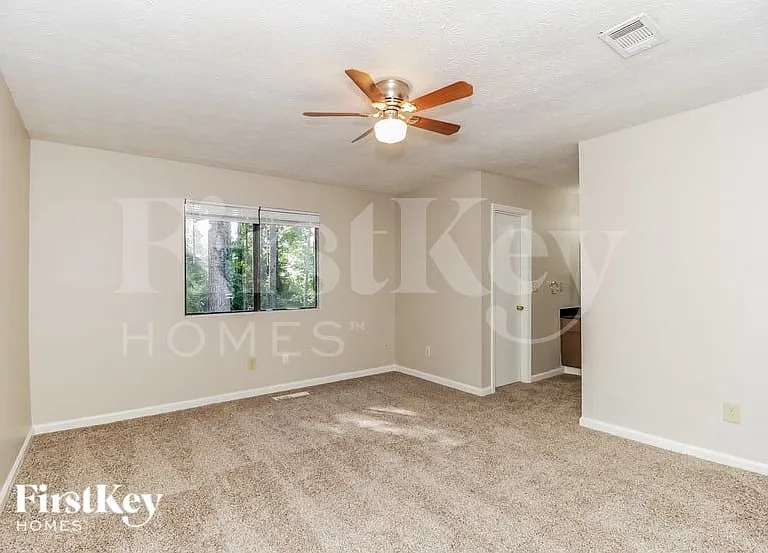 5211 Scarbrough Ln — Photo 9