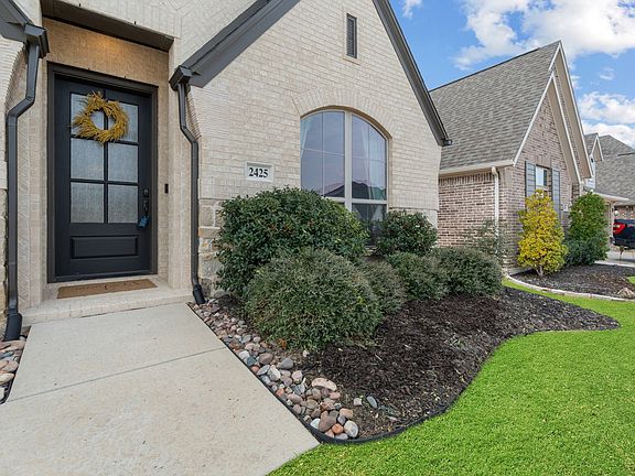 4th image of 2425 Robin Way